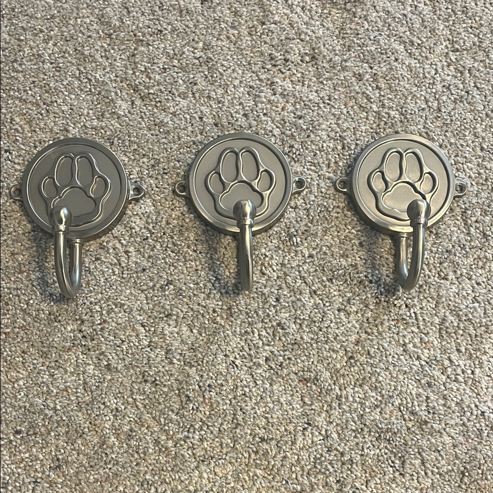 Set of 3 Silver Paw Print Wall Hooks - Brand new condition 🐾🐾🐾